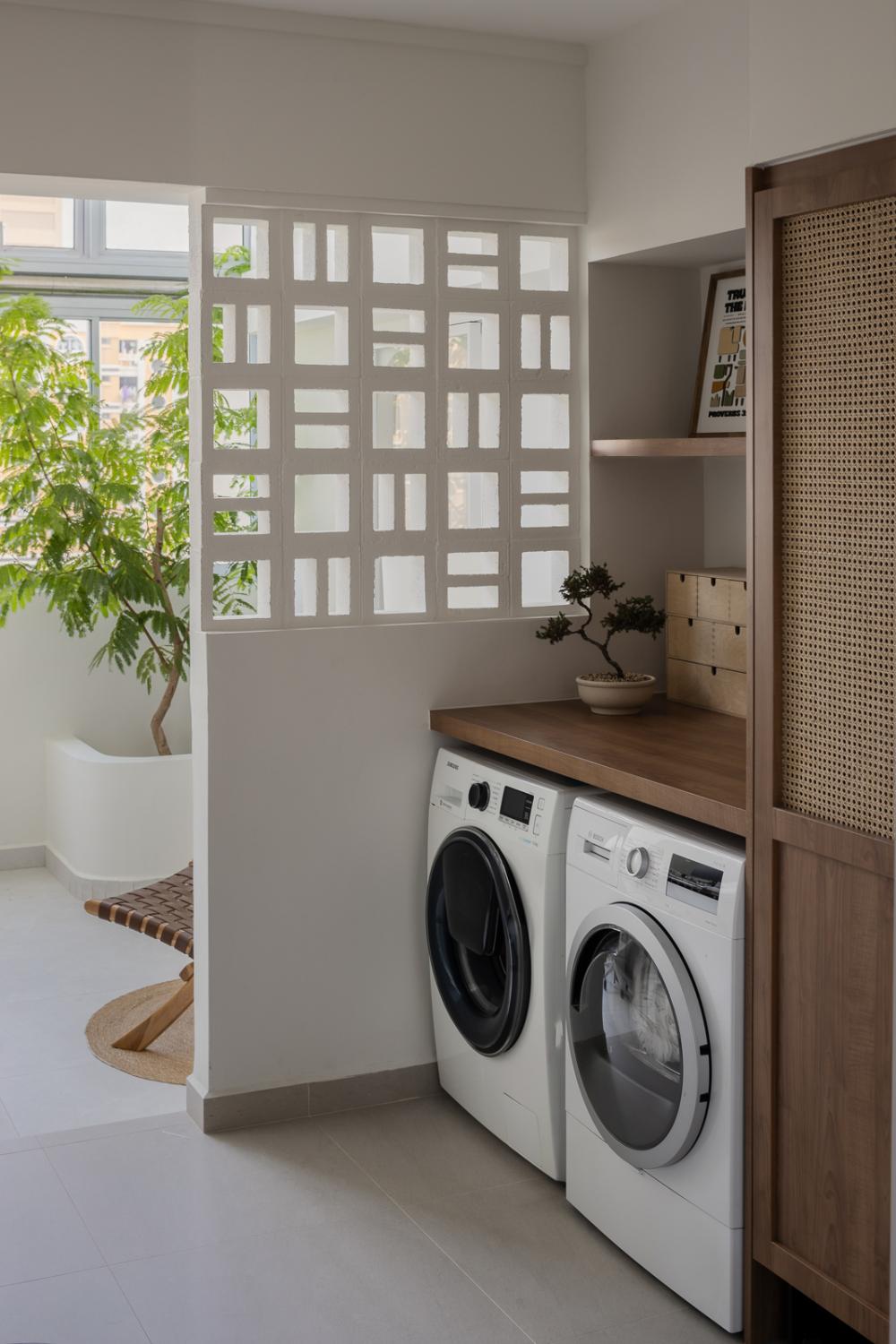 Scandinavian Service Yard with Homogeneous Tiles and Washing Machine