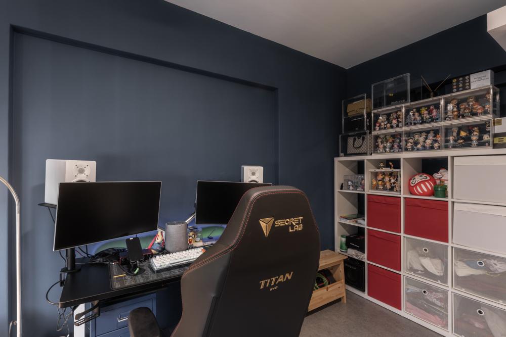 Contemporary Bedroom with Vinyl Flooring and Flooring