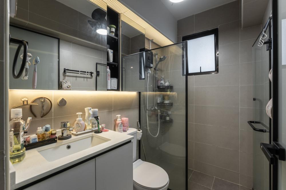 Contemporary Bathroom with Mirror and Shower Screen