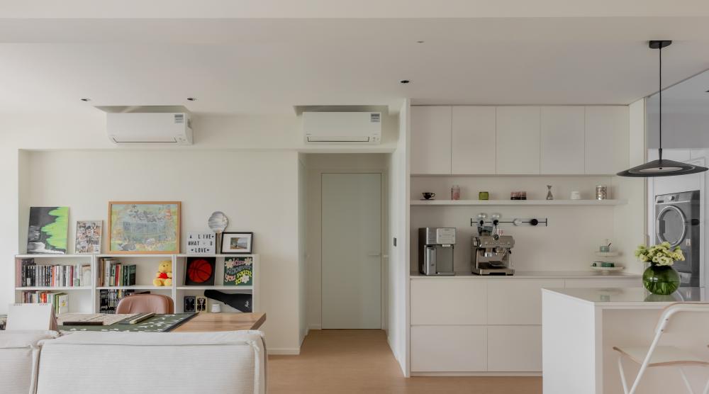 Minimalist Living Room with Countertop and Vinyl Flooring