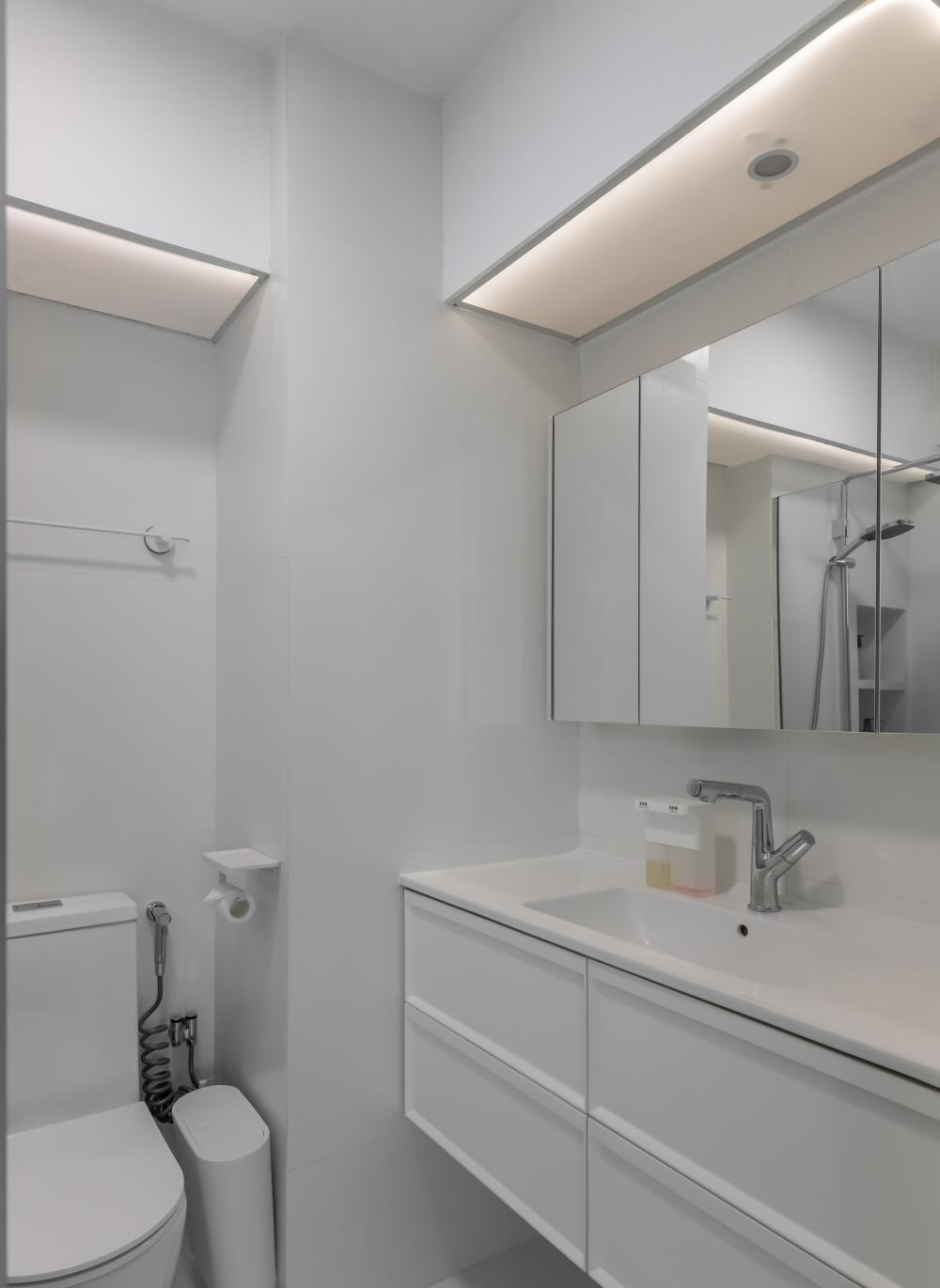 Minimalist Bathroom with Countertop and Homogeneous Tiles