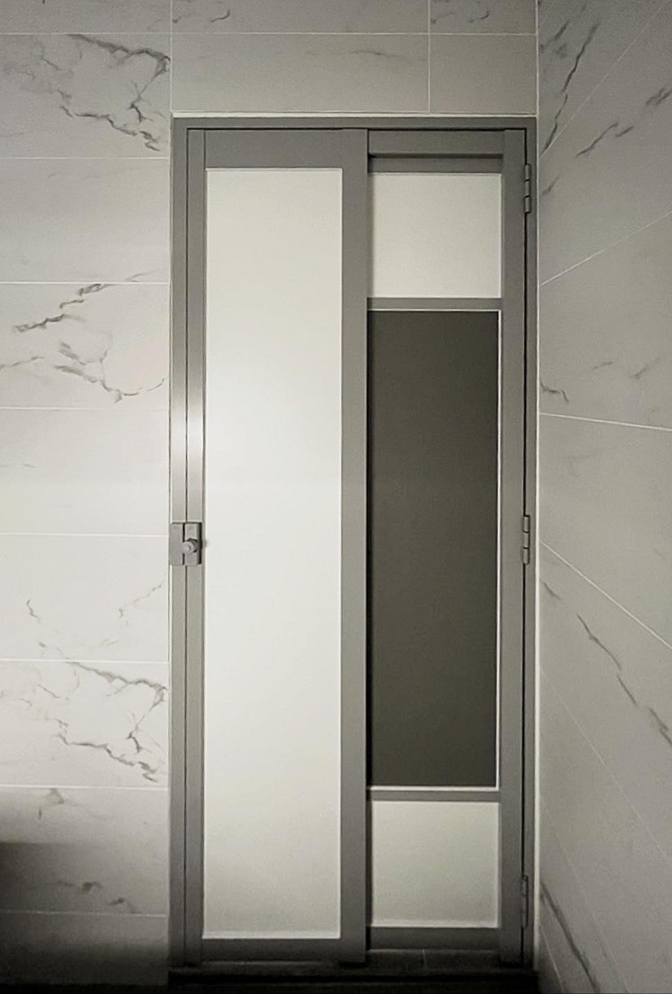 Modern Bathroom with Homogeneous Tiles and Bathroom Accessories