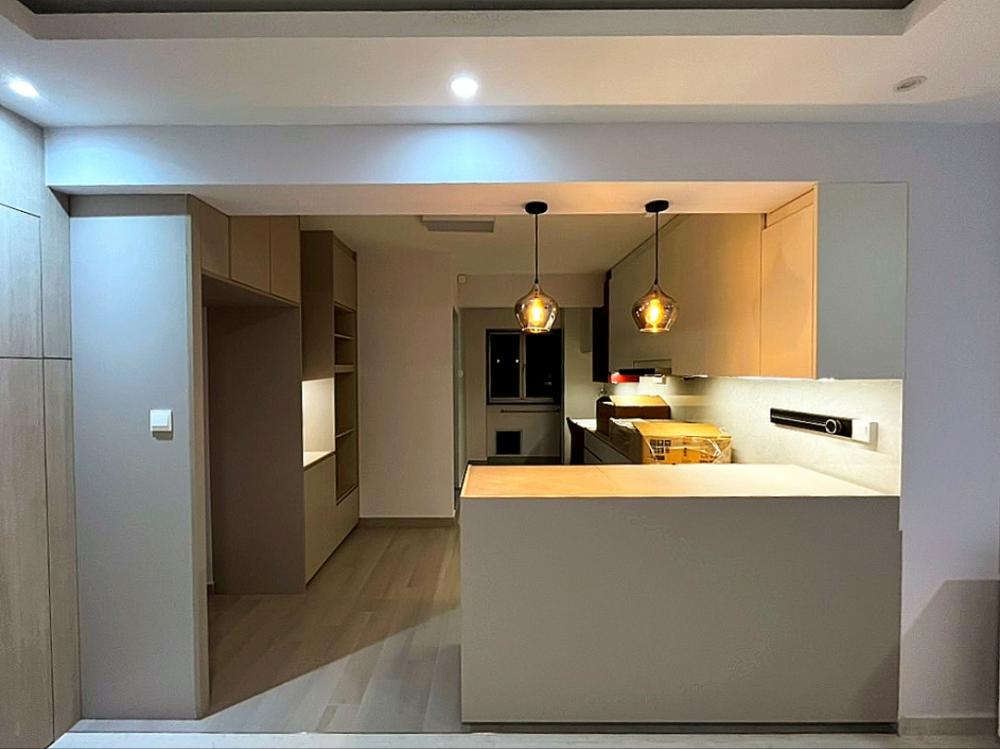 Modern Kitchen with Countertop and Open Kitchen