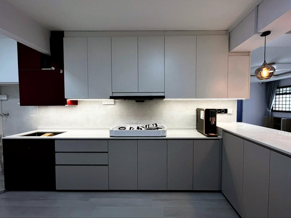 Modern Kitchen with Countertop and Open Kitchen