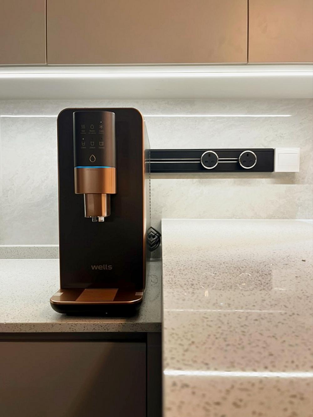 Modern Kitchen with Countertop and Kitchen Backsplash