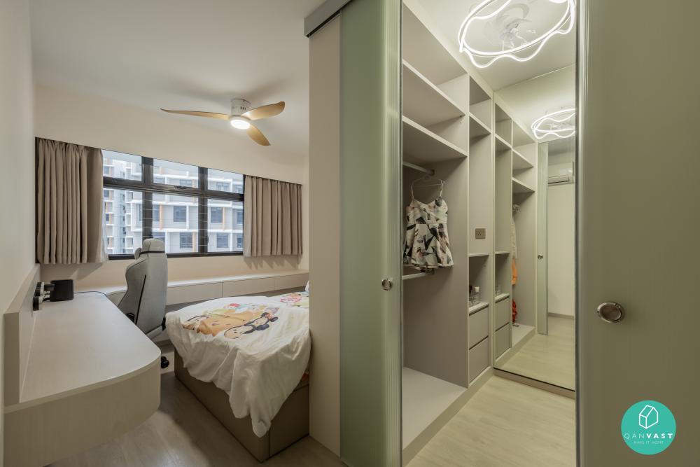 Minimalist Walk-in Wardrobe with Mirror and Wardrobe