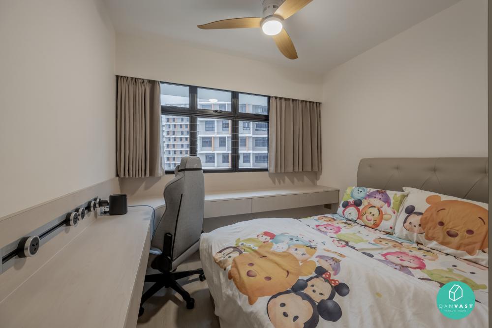 Minimalist Bedroom with Vinyl Flooring and Curtain