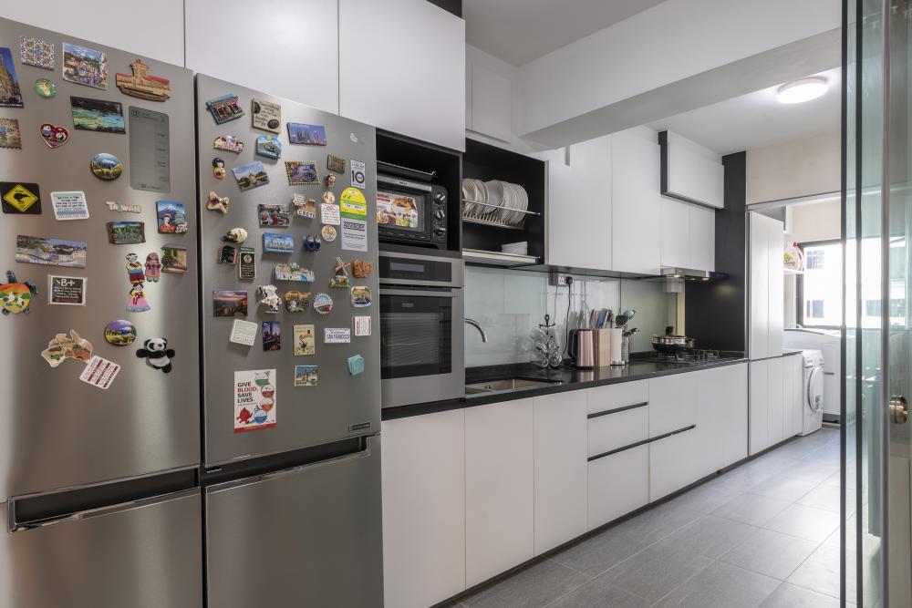 Contemporary Kitchen with Countertop and Homogeneous Tiles