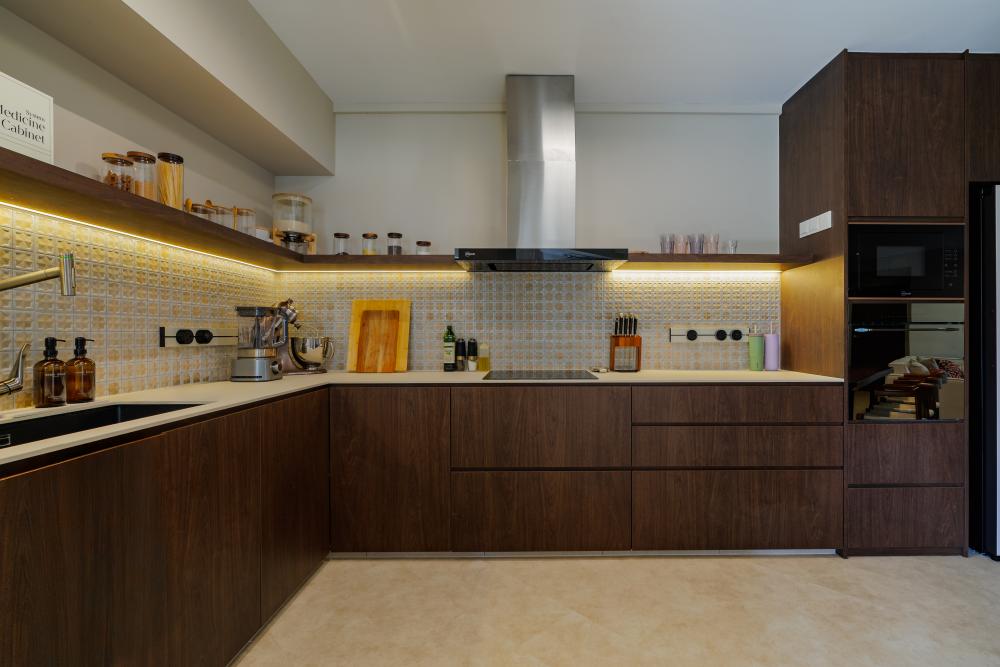 Contemporary Kitchen with Countertop and Homogeneous Tiles