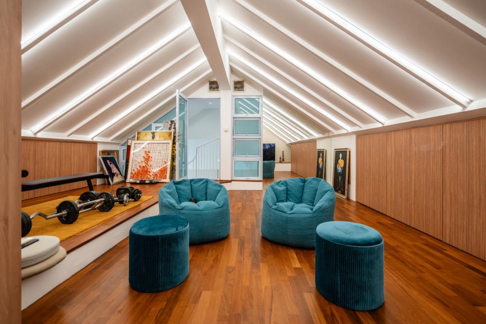 Modern Home Gym with Paintings and Gym Equipment