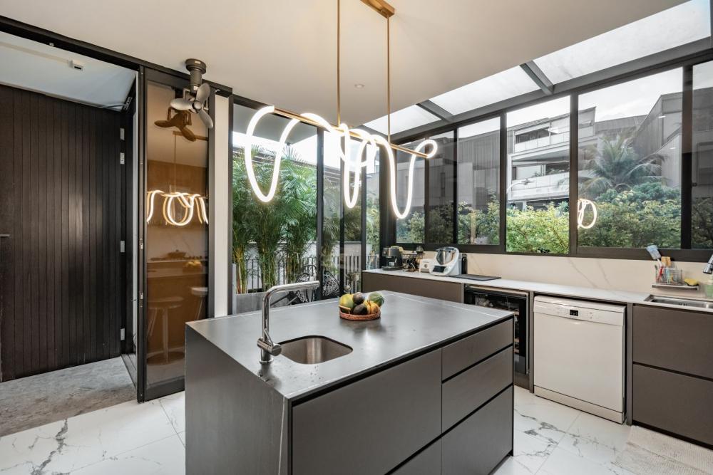 Modern Kitchen with Countertop and Kitchen Island