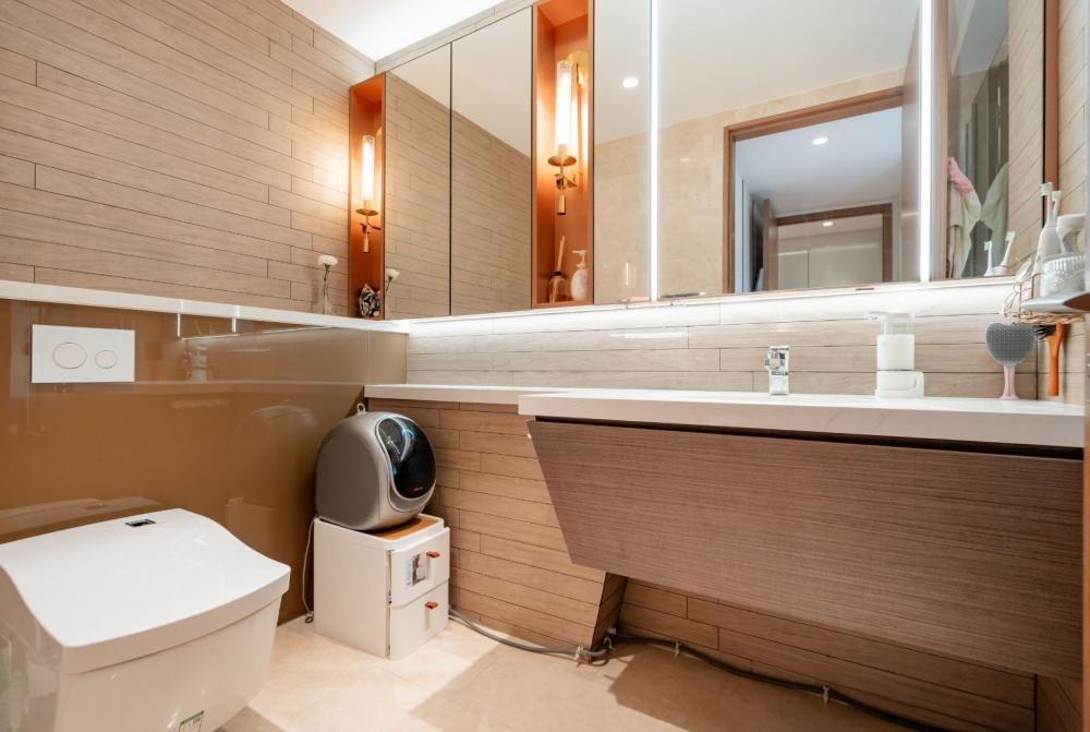 Modern Bathroom with Mirror and Bathroom Mirrors