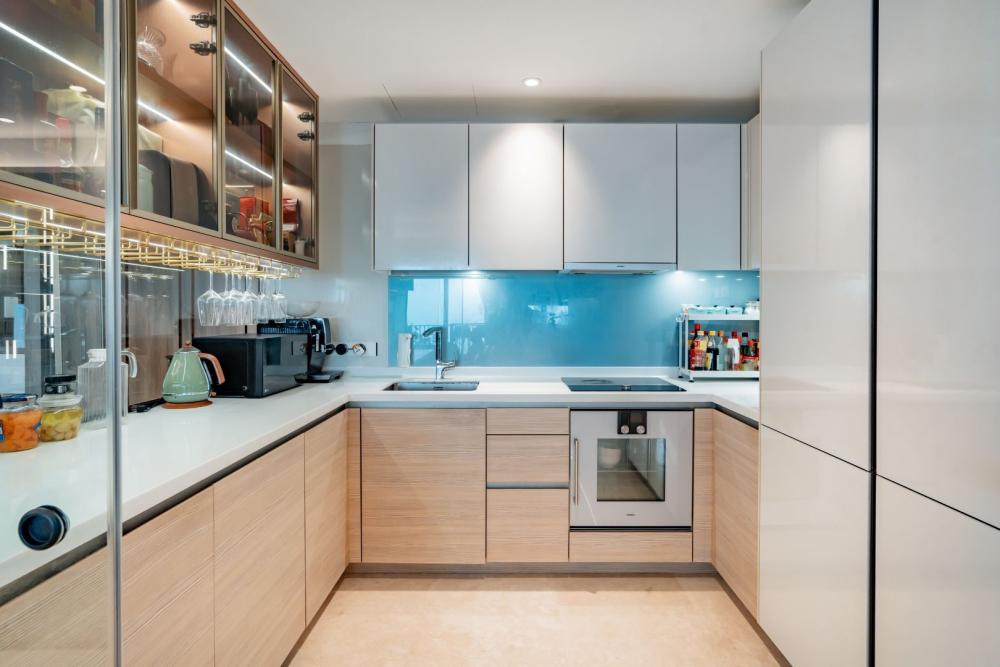 Modern Kitchen with Countertop and Kitchen Cabinets