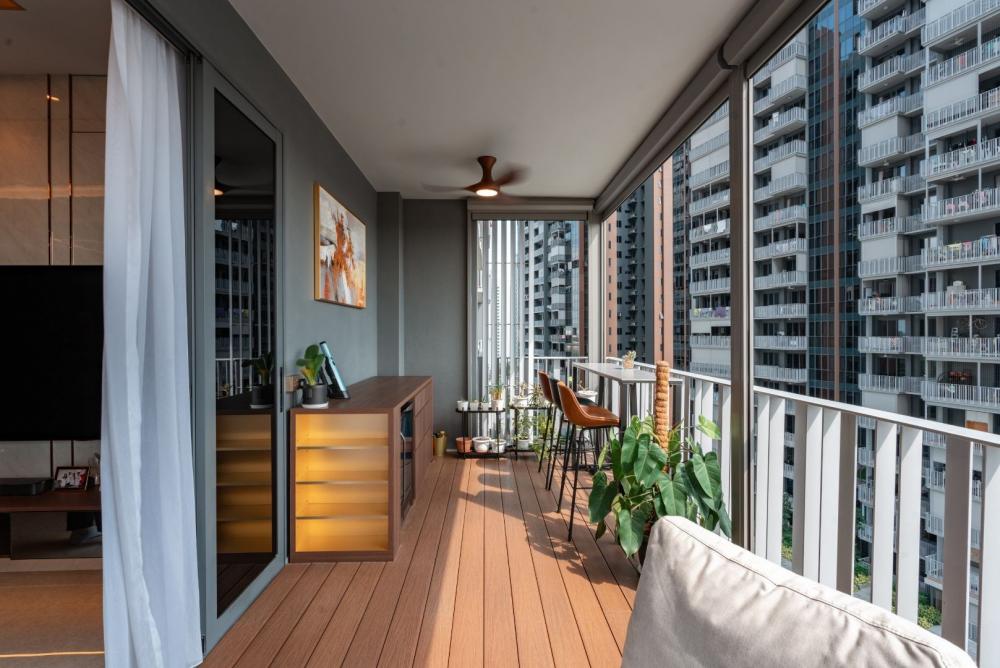 Contemporary Balcony with Outdoor Table and Outdoor Chairs