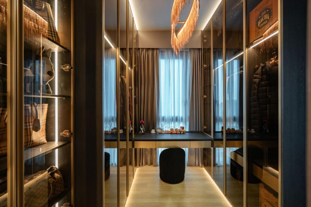 Contemporary Walk-in Wardrobe with Wardrobe and Sliding Wardrobe
