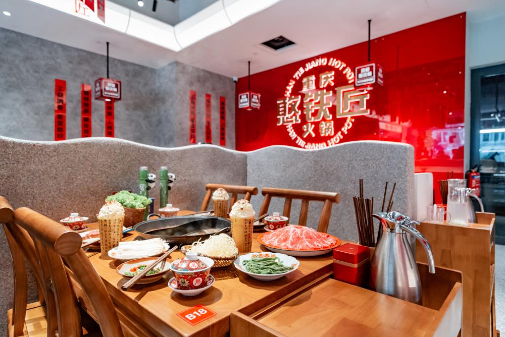 Modern Restaurant with Dining Table and Dining Chairs