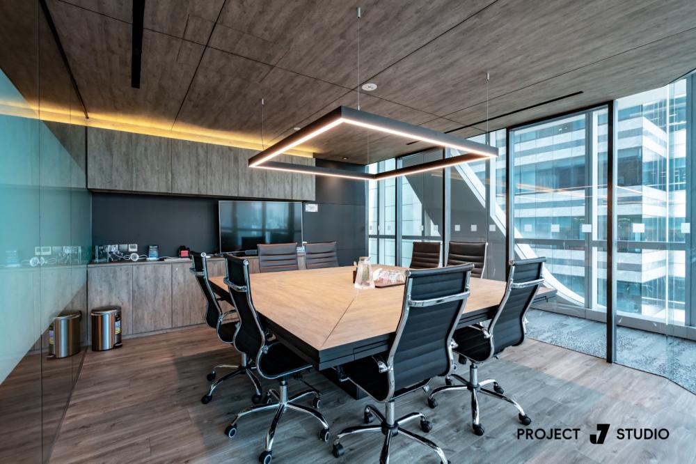 Modern Studio with Desk and Desk Chairs