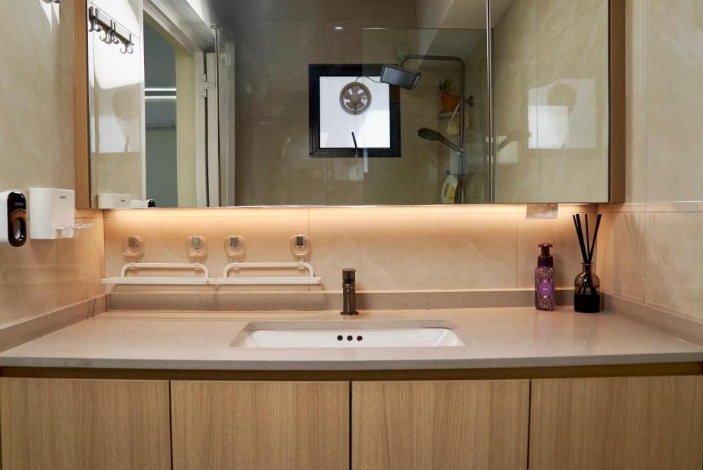 Scandinavian Bathroom with Countertop and Homogeneous Tiles