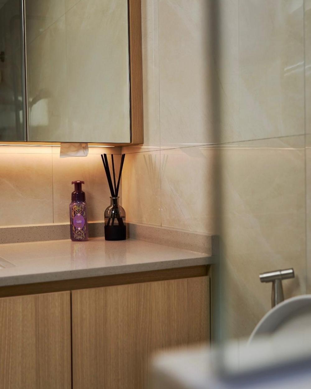 Scandinavian Bathroom with Homogeneous Tiles and Bathroom Accessories