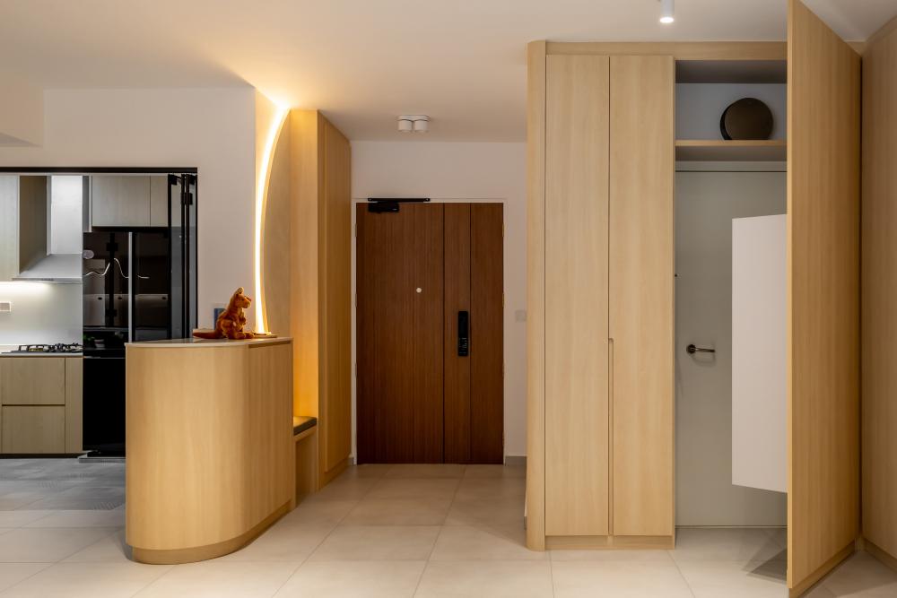 Scandinavian Entryway with Mirror and Seating Bench