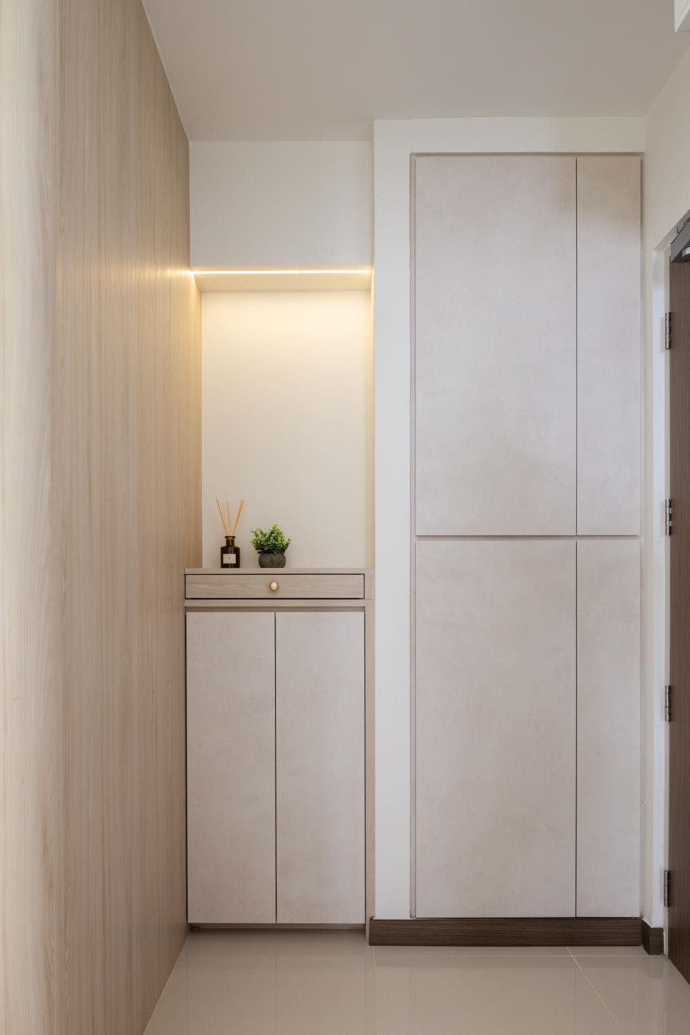Contemporary Entryway with Shoe Rack and Small Storage