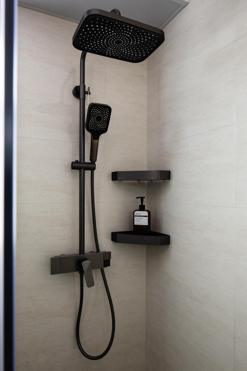 Modern Bathroom with Homogeneous Tiles and Rainshower