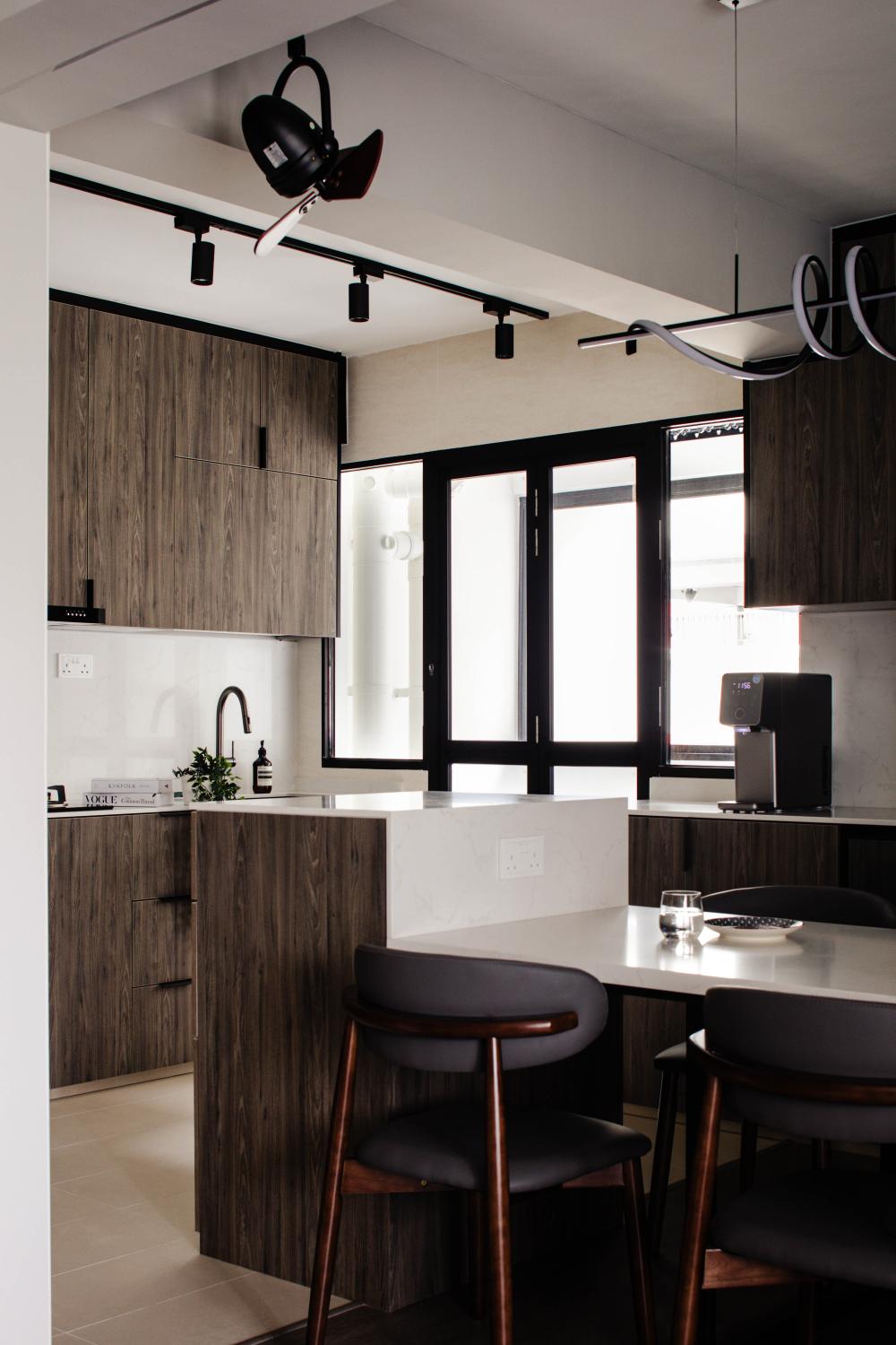 Modern Dining Room with Drop Light and Kitchen Island