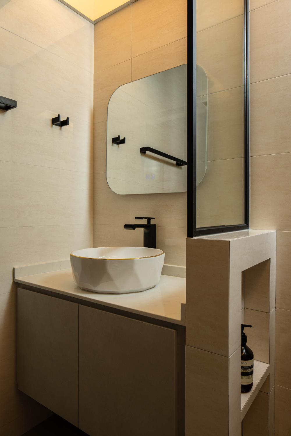 Modern Bathroom with Countertop and Homogeneous Tiles