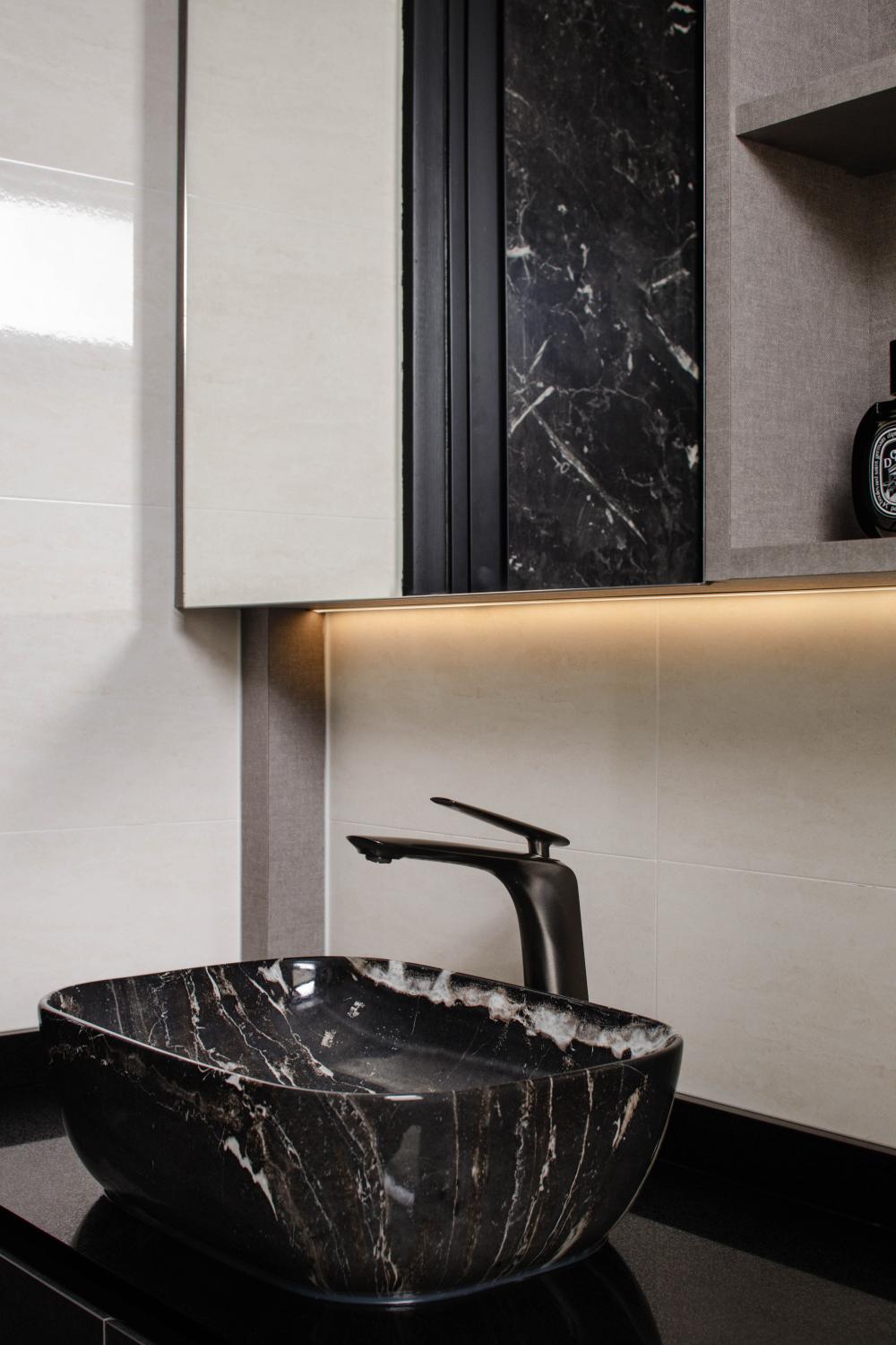 Modern Bathroom with Mirror and Wall Mirror