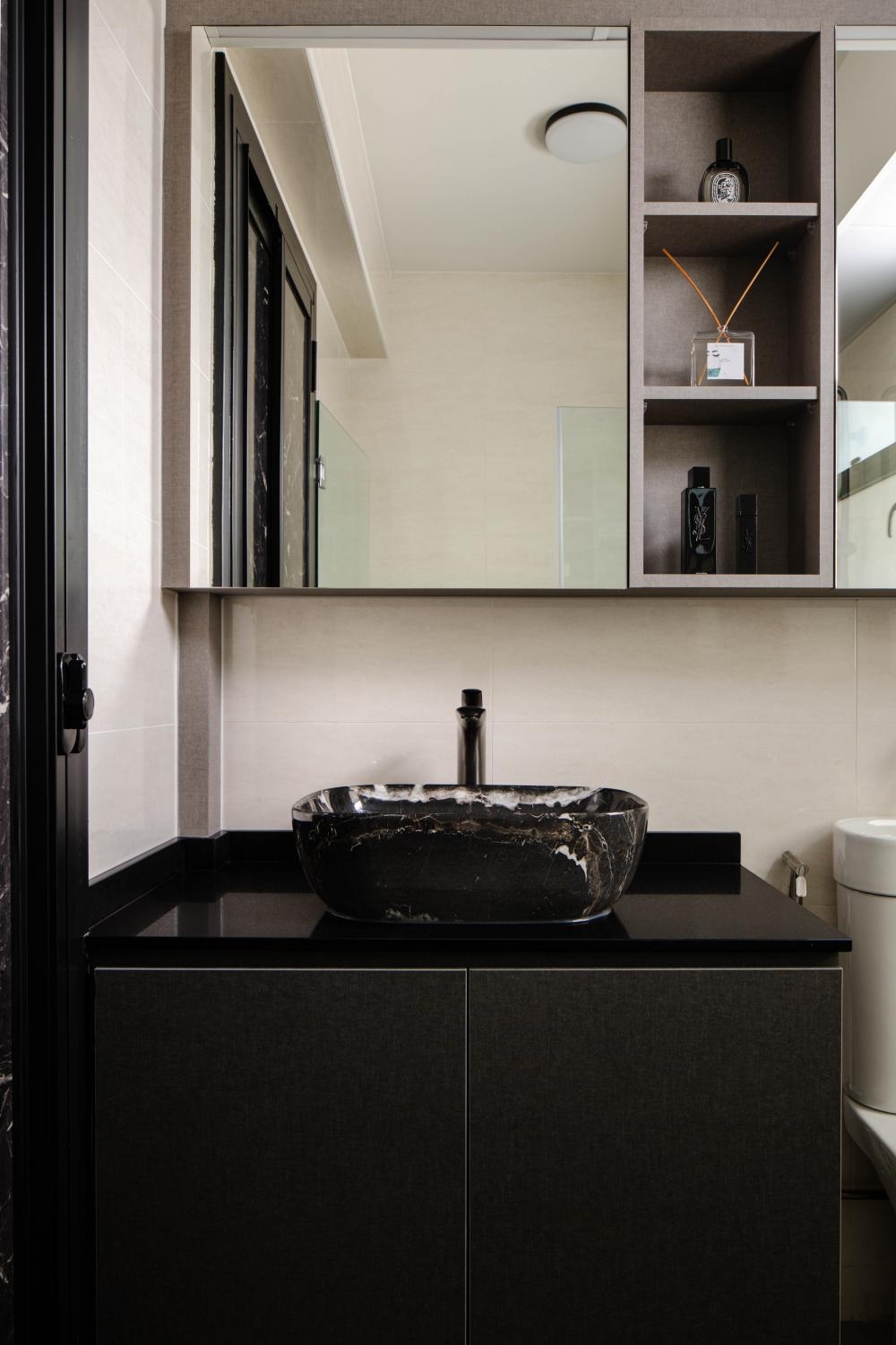 Modern Bathroom with Mirror and Bathroom Storage