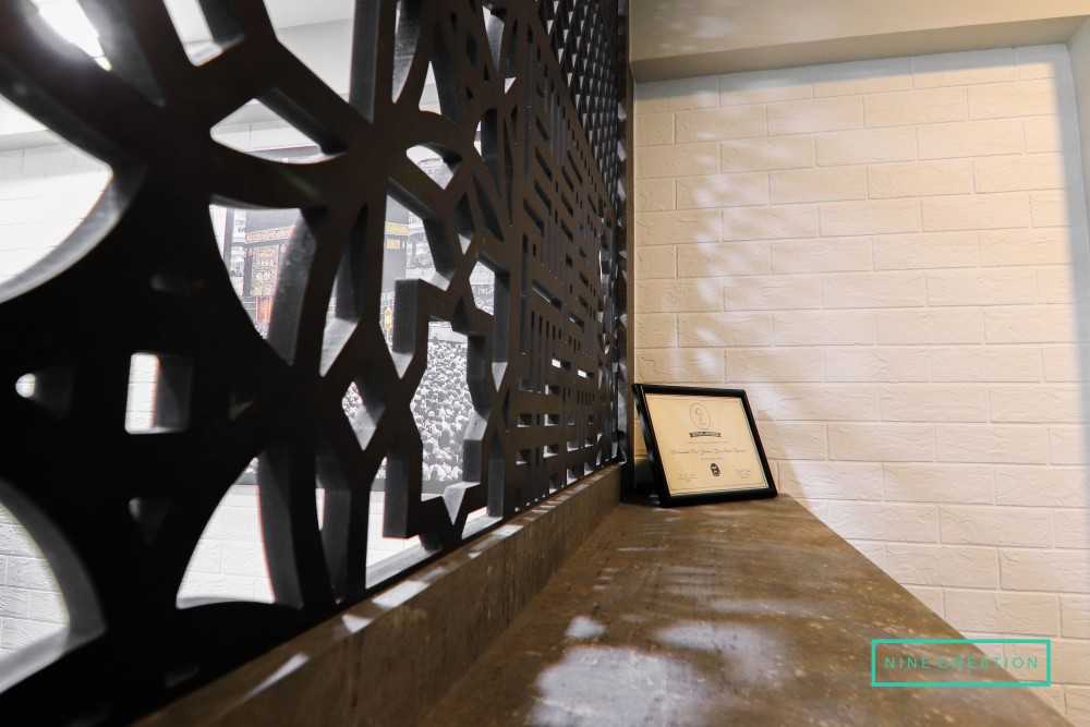 Industrial Entryway with Feature Wall and Panelling