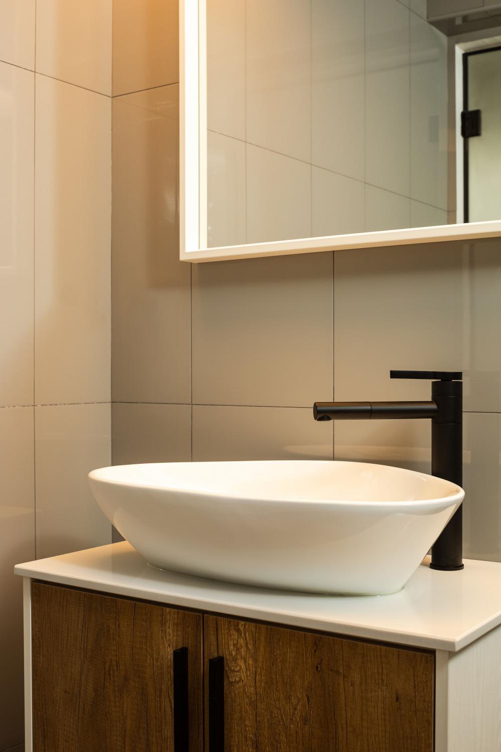 Scandinavian Bathroom with Homogeneous Tiles and Bathroom Storage