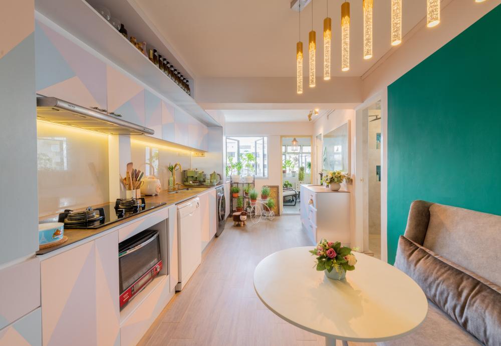 Contemporary Kitchen with Countertop and Vinyl Flooring