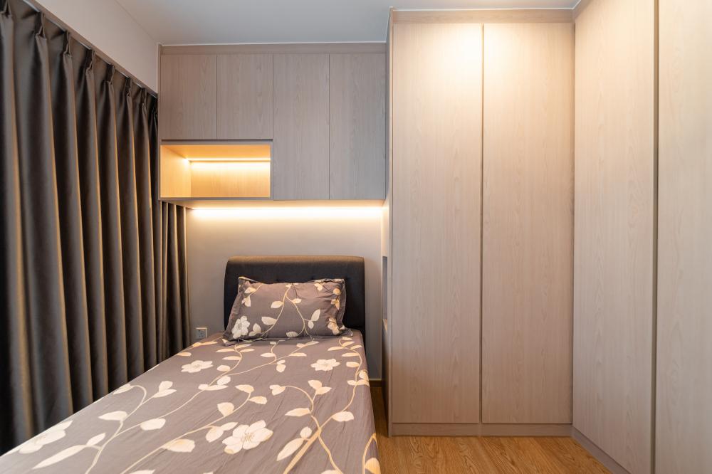 Modern Bedroom with Bookshelf and Wardrobe