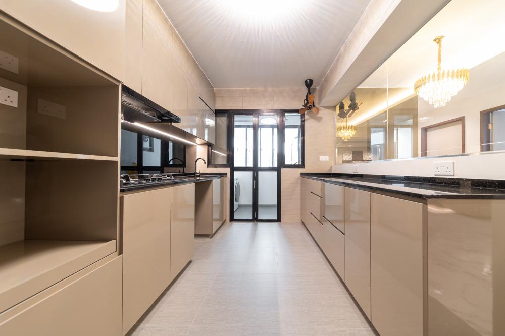 Modern Kitchen with Countertop and Homogeneous Tiles