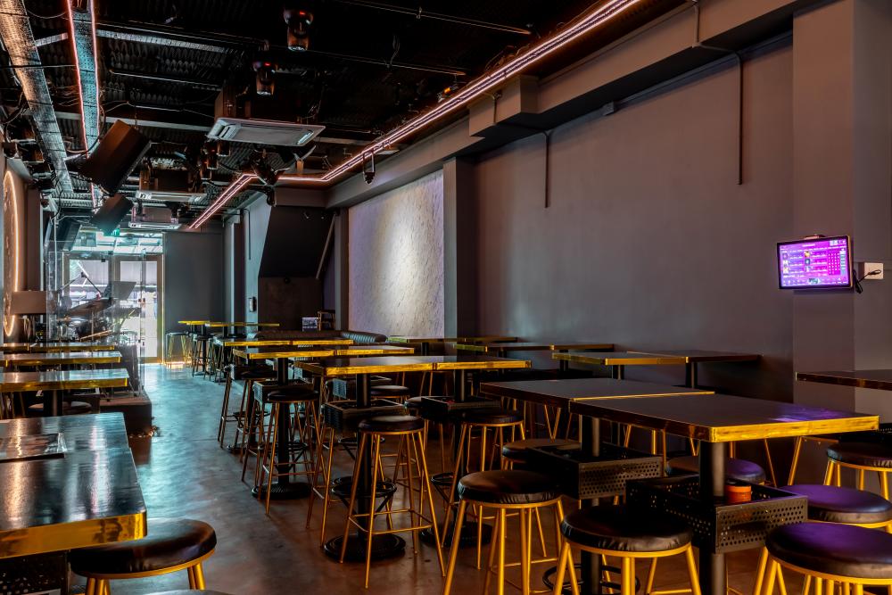 Modern Restaurant with Feature Wall and Dining Table