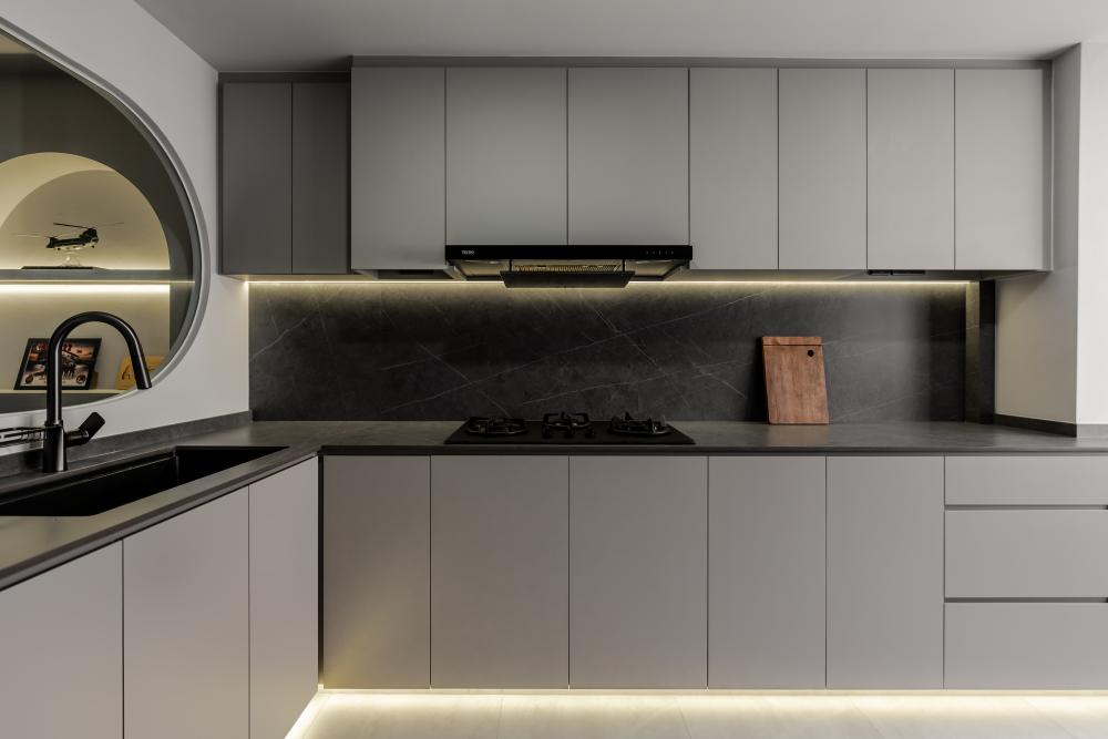 Contemporary Kitchen with Countertop and Homogeneous Tiles