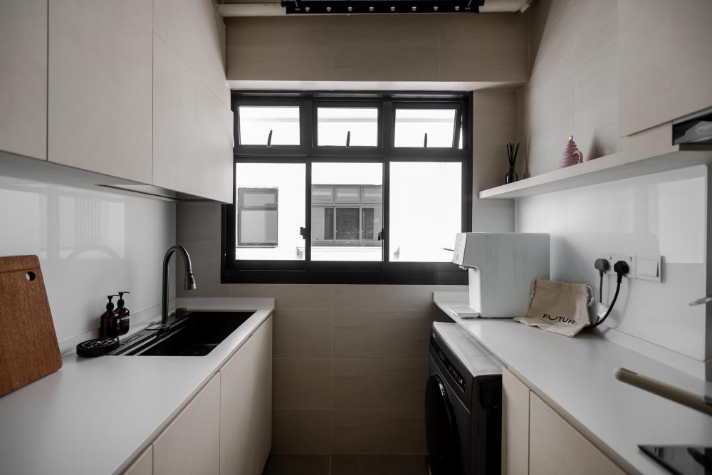 Contemporary Kitchen with Countertop and Homogeneous Tiles
