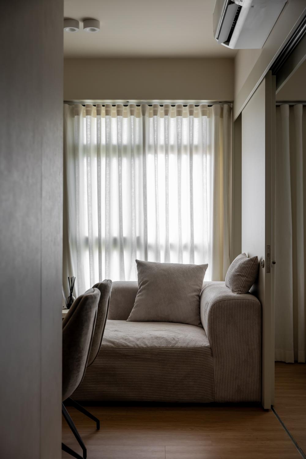 Contemporary Living Room with Vinyl Flooring and Curtain