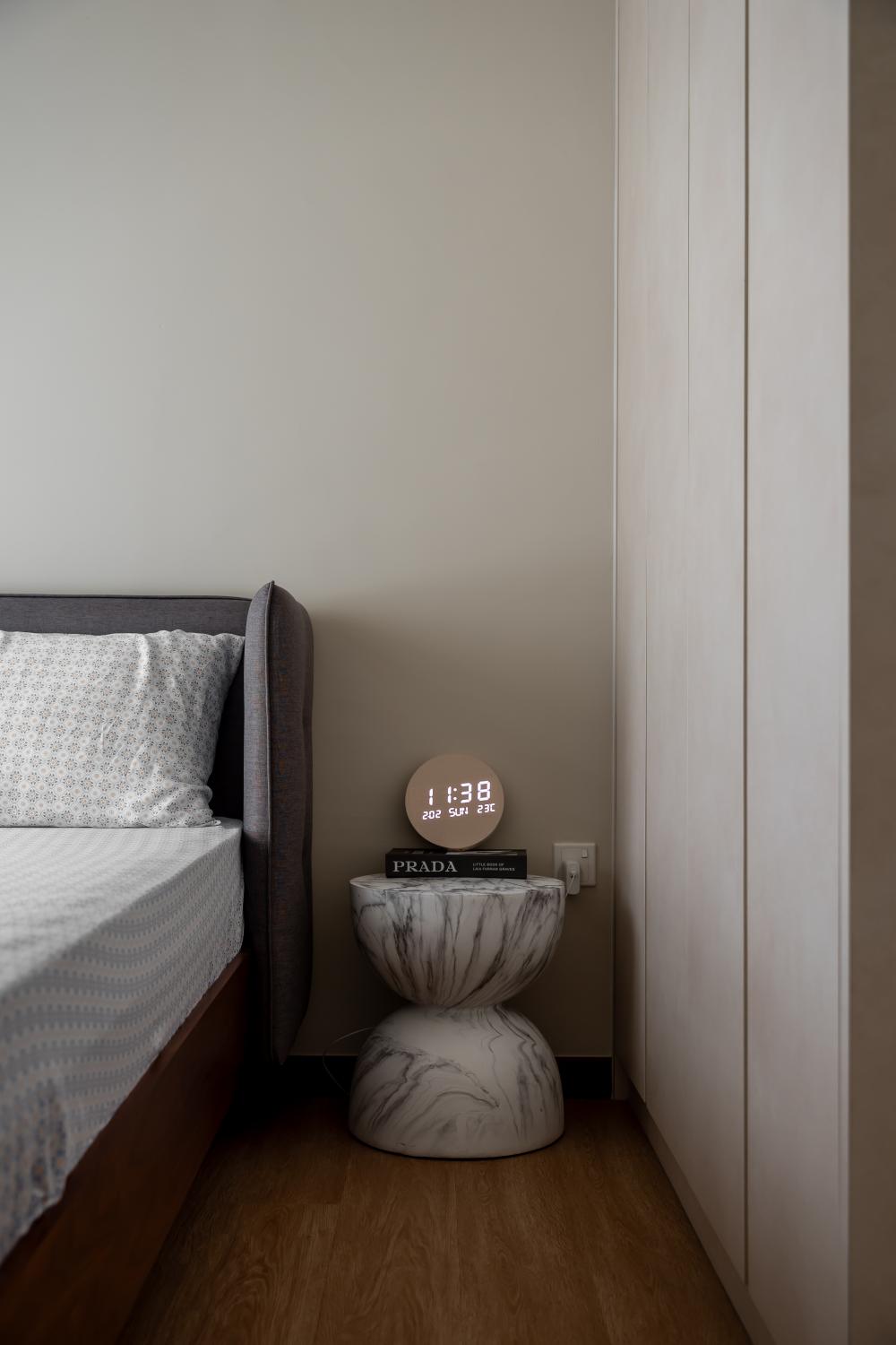 Contemporary Bedroom with Vinyl Flooring and Wardrobe