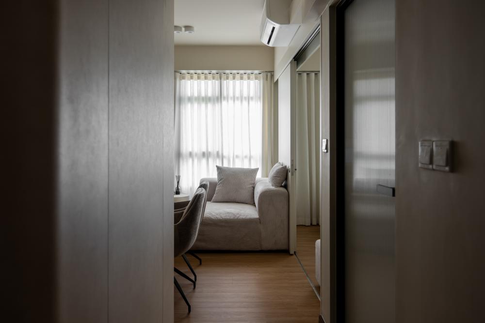 Contemporary Living Room with Vinyl Flooring and Curtain