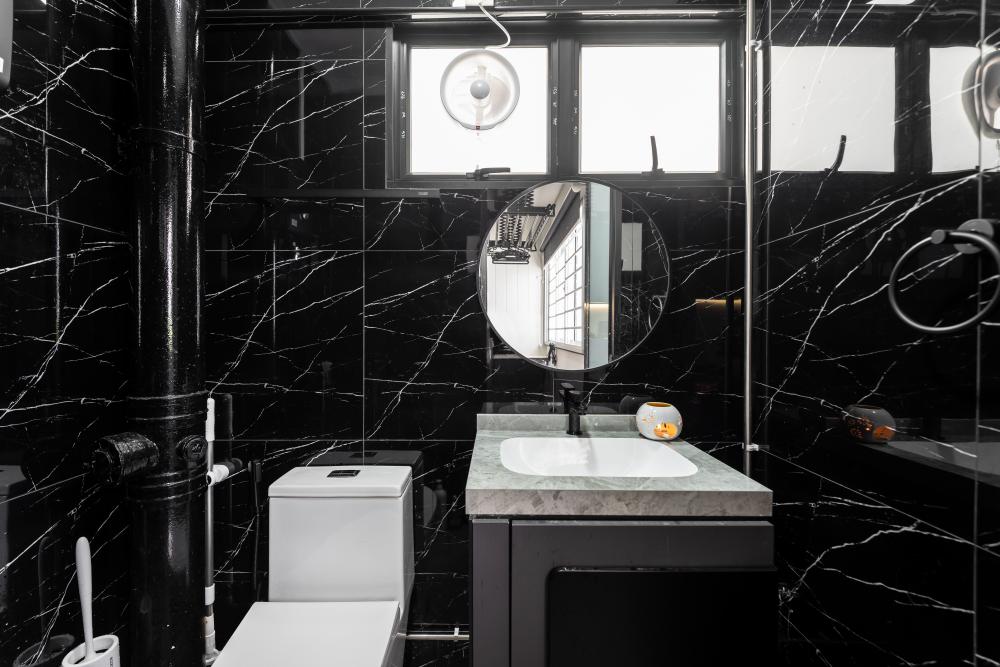 Modern Bathroom with Homogeneous Tiles and Mirror