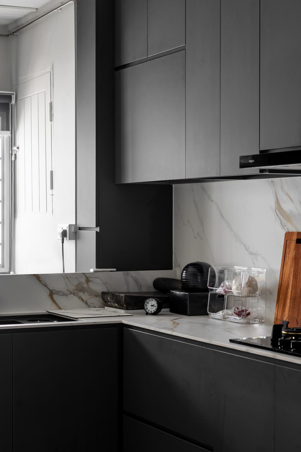 Modern Kitchen with Countertop and Kitchen Backsplash