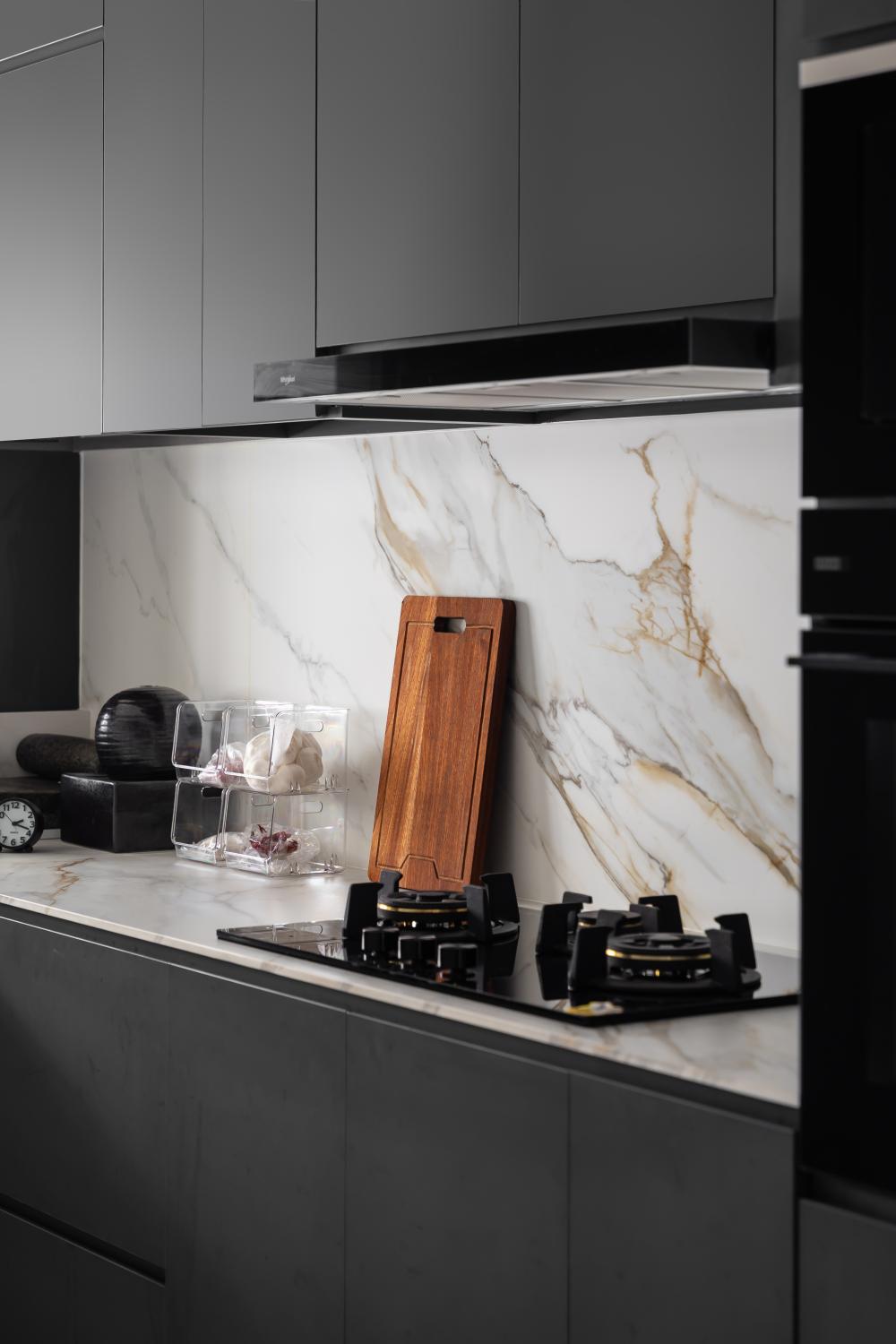 Modern Kitchen with Countertop and Kitchen Backsplash