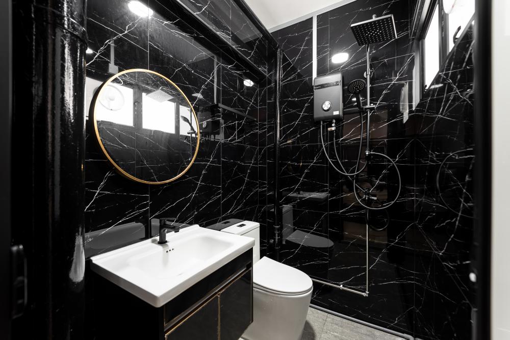 Modern Bathroom with Mirror and Rainshower
