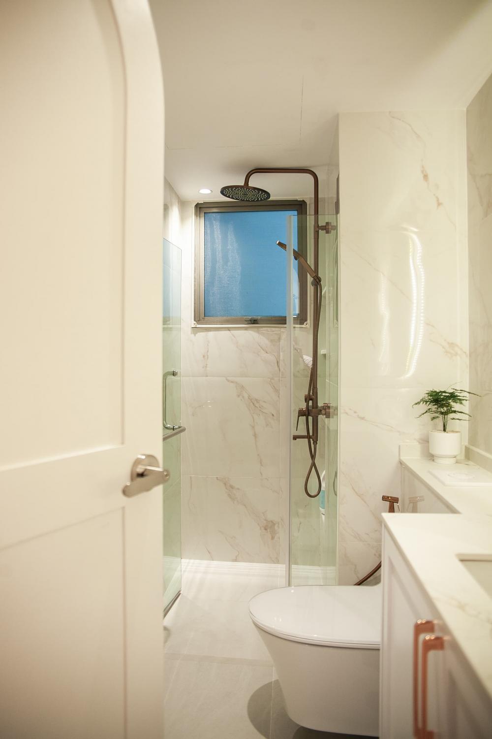 Contemporary Bathroom with Countertop and Homogeneous Tiles