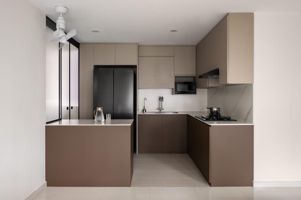 Modern Kitchen with Countertop and Homogeneous Tiles