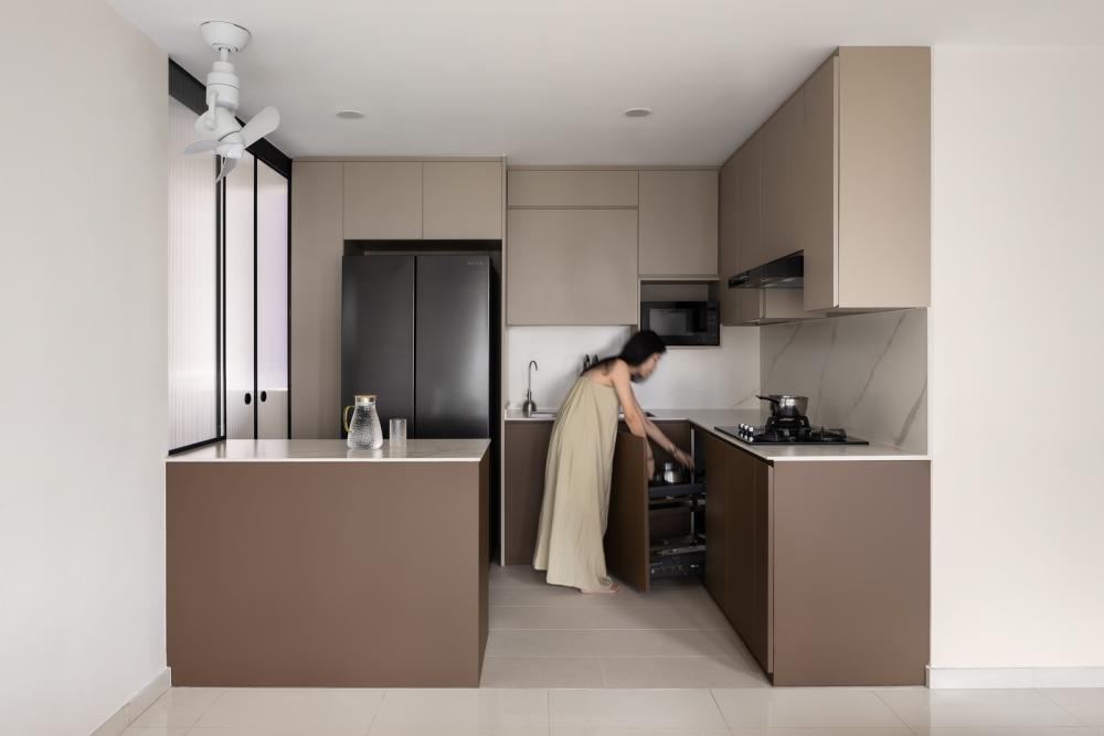 Modern Kitchen with Countertop and Homogeneous Tiles