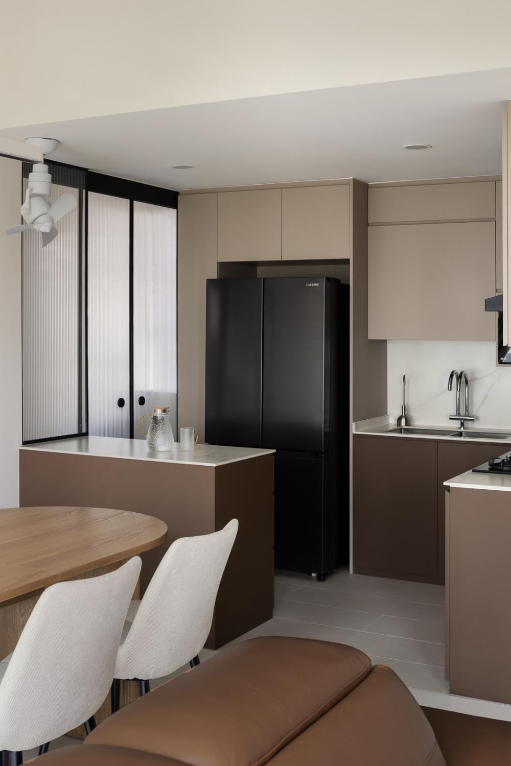 Modern Kitchen with Countertop and Homogeneous Tiles