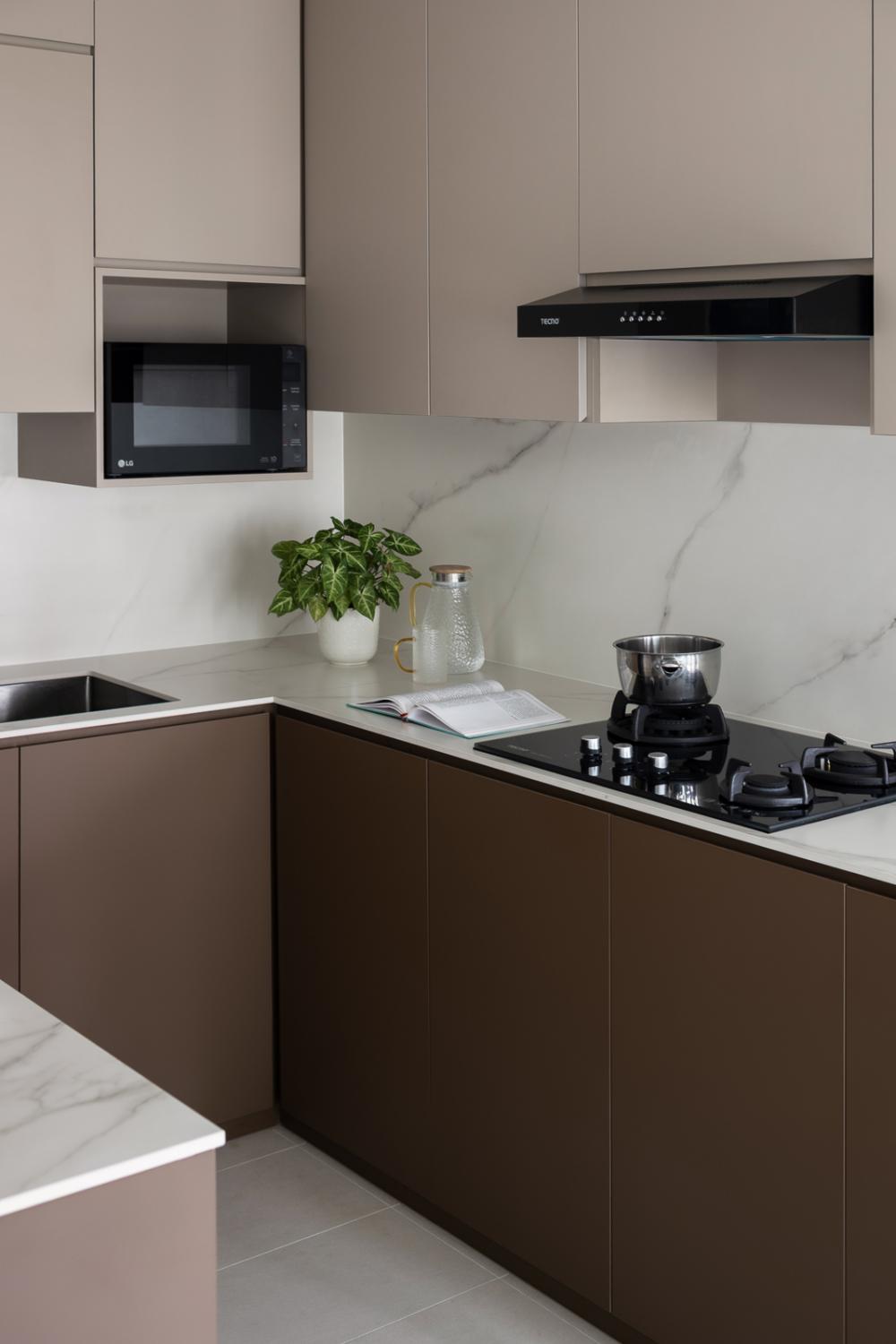 Modern Kitchen with Countertop and Homogeneous Tiles